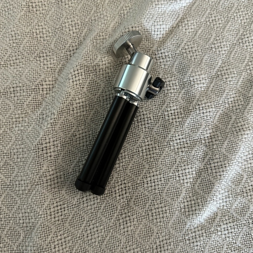 MINIATURE TRIPOD - Picture 2 of 2